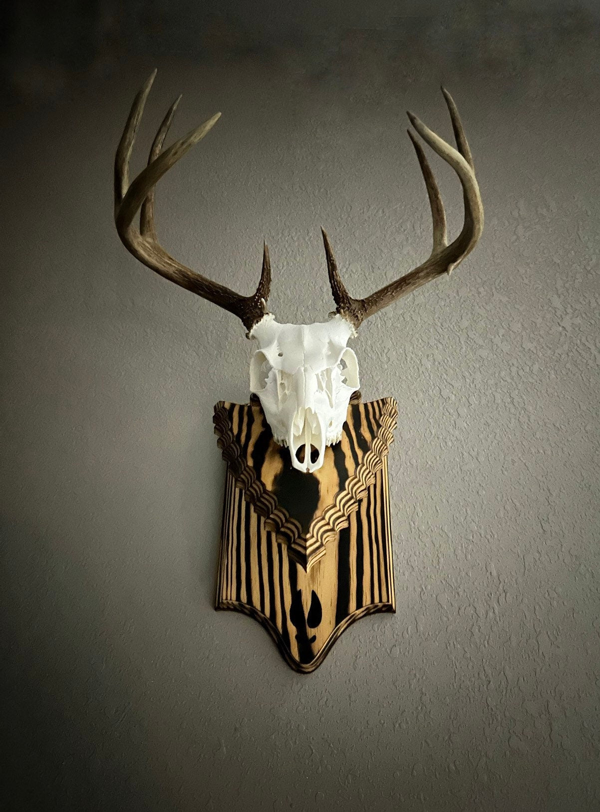 Euro Mount Pedestal (Arrowhead)(Stained)