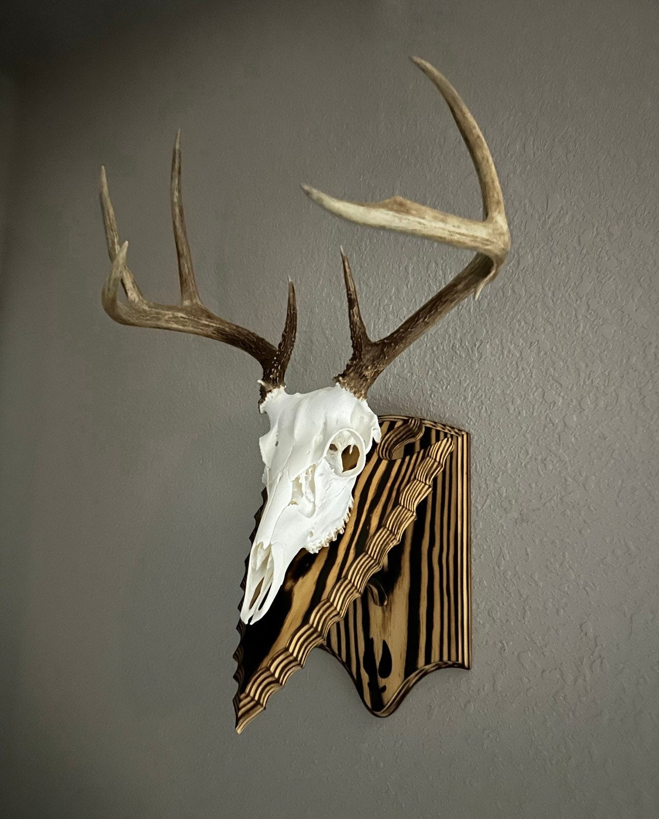 Euro Mount Pedestal (Arrowhead)(Stained)