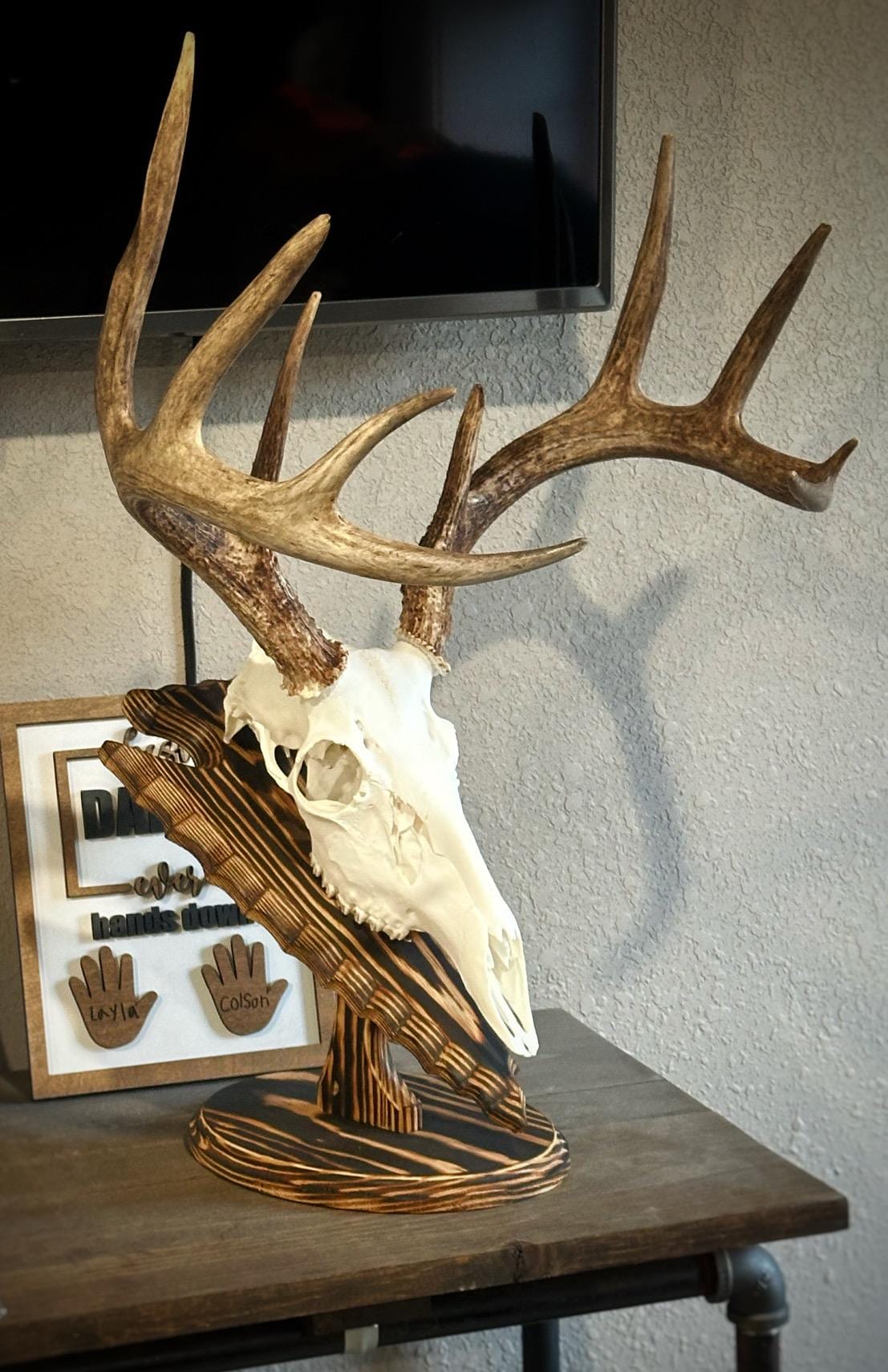 Oval Arrowhead Tabletop Pedestal